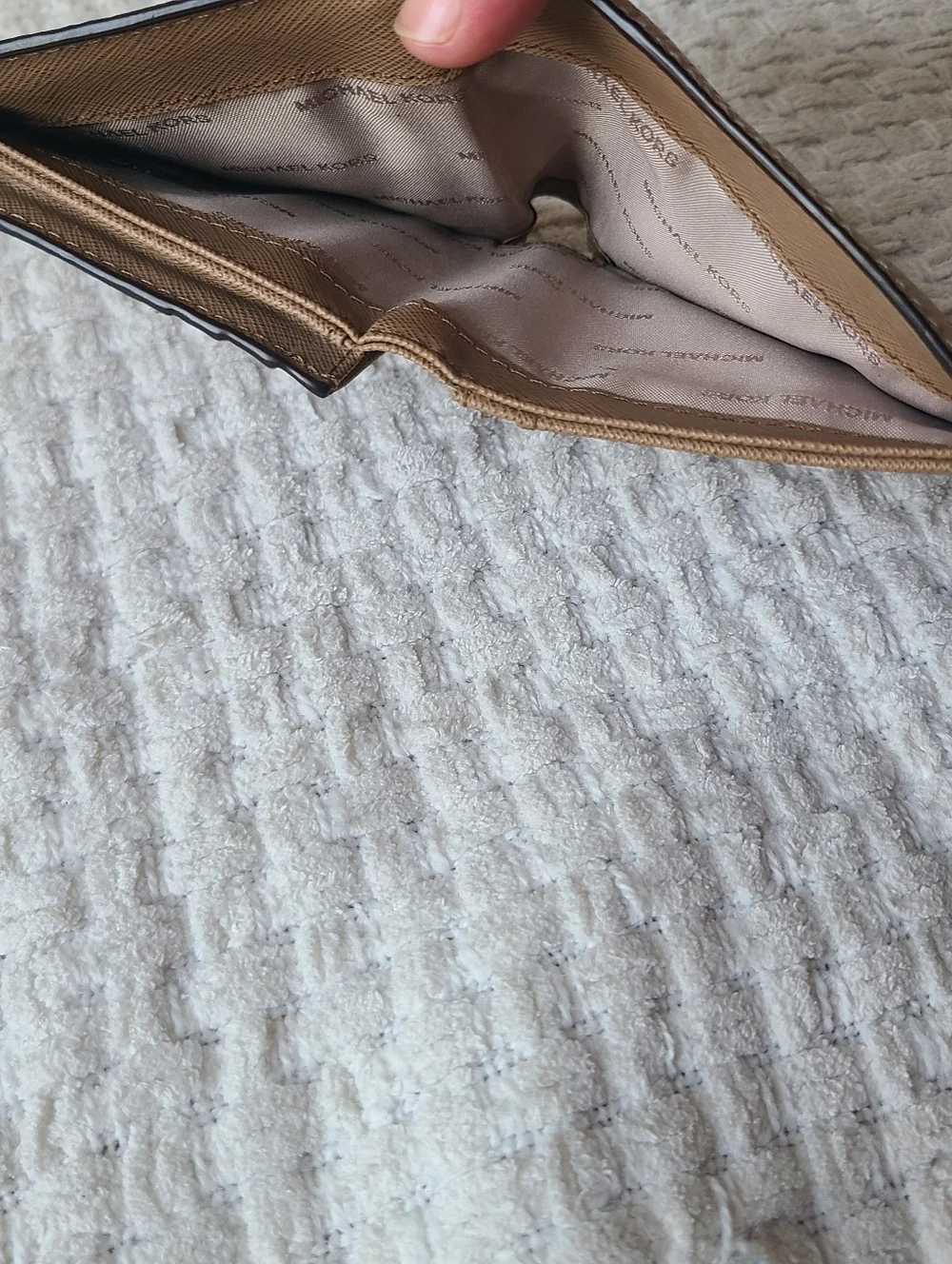 MICHAEL KORS Pebbled Leather Small Wallet in Beige with Gold Logo - Picture 8 of 12